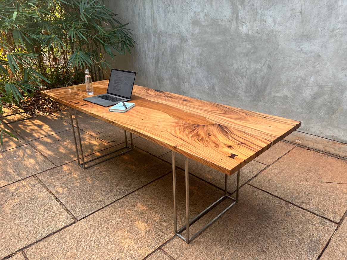 Read more about the article Office Table 02